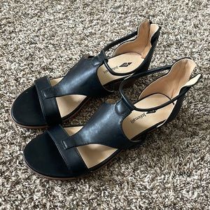 Jolimall size 10 black wedge sandal.